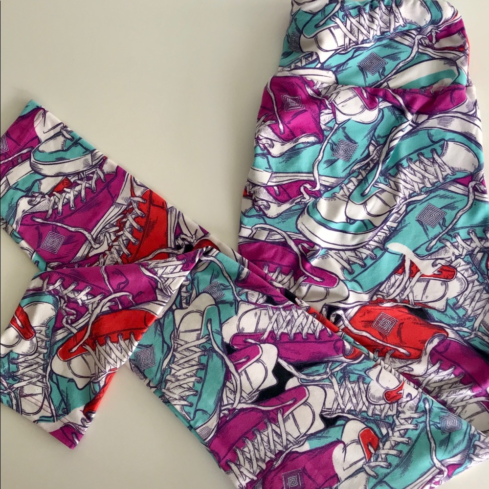 LuLaRoe Funky Leggins Classic Sneakers Print OS